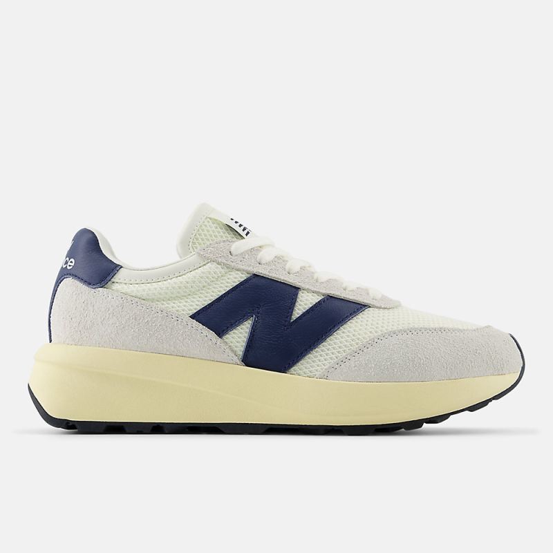 New Balance Women's 370 Shoes NB Navy with Sea Salt