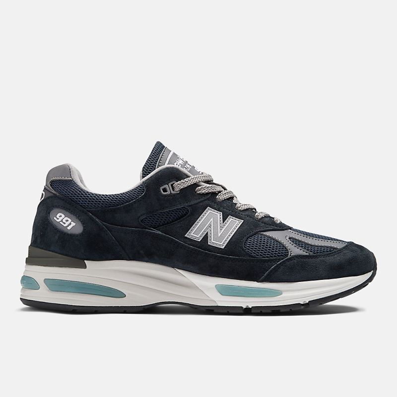 New Balance Men's Made in UK 991v2 Shoes Dark Navy with Smoked P